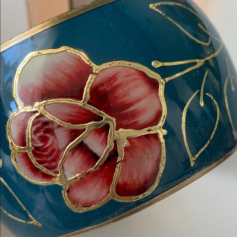 Classic style bracelet with a golden touch - Picture 3 of 4